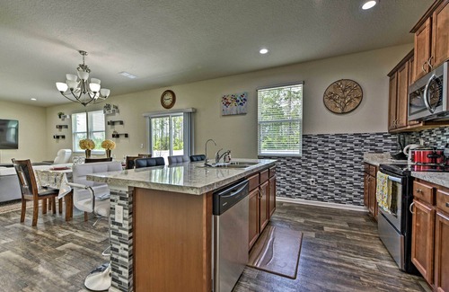 Westside House | Jax Home w/Yard - 10 Mi to Adventure Landing!