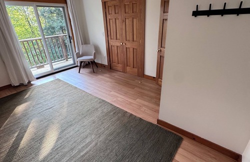 Montgomery Center Ski Chalet | Jay Peak Chalet: Family & Dog-Friendly, Hot Tub, Ski