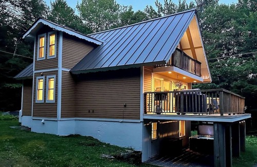 Montgomery Center Ski Chalet | Jay Peak Chalet: Family & Dog-Friendly, Hot Tub, Ski