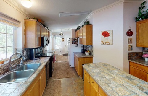 Red River House | Jayhawk Cottage With High Speed Wifi