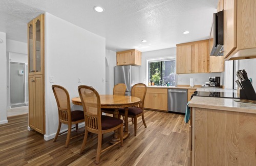Hiouchi Cabin | Jed smith cabin with tennis and pickle ball courts.