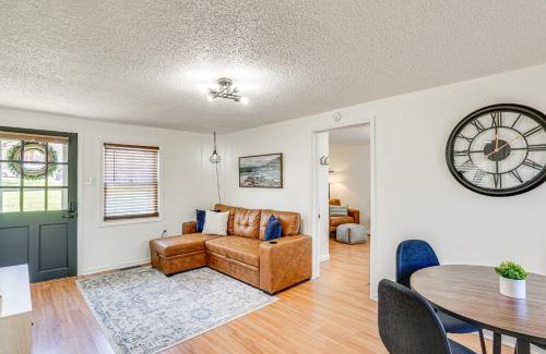 Jefferson City House | Jefferson City Bungalow Hot Tub and Patio!