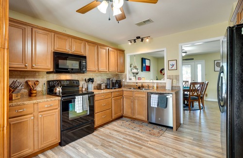 Jefferson House | Jefferson Vacation Rental on Lake O' the Pines!