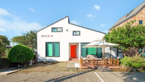 Aewol House | Jeju brickninemansion