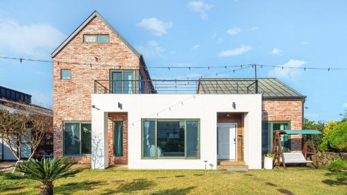 Aewol House | Jeju brickninemansion