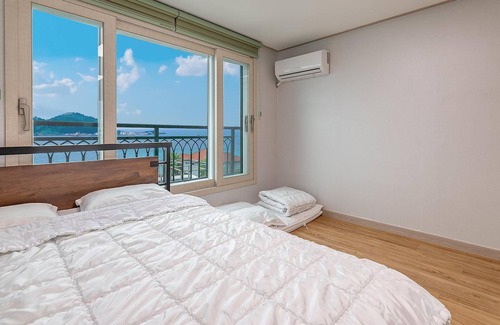 Hallim House | Jeju Jang Sugot Pension