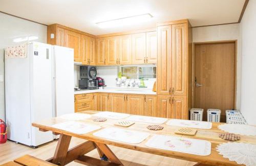 Hallim House | Jeju Woongine Pension