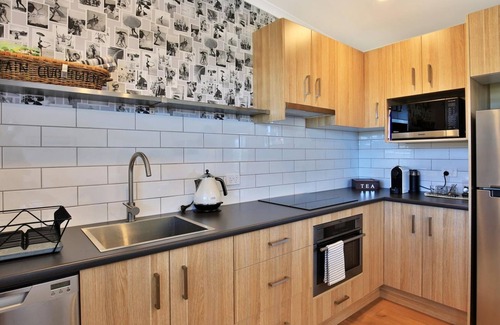 Vincentia House | Jervis Bay Beach Shack - Pet Friendly