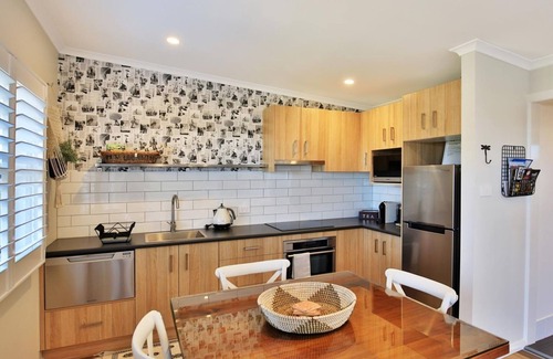 Vincentia House | Jervis Bay Beach Shack - Pet Friendly