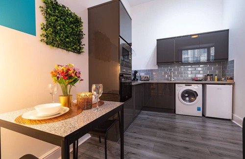 Hull Apartment | Jesouth Gorgeous Inn ☀️Striking ☀️Splashy ☀️Flashy