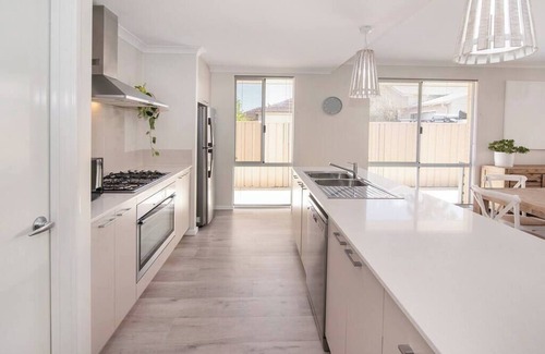 West Busselton House | Jetty Retreat- minutes to town and beach