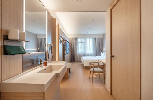 Downtown Beijing Bed & Breakfast | JI Hotel Beijing Qianmen Tianqiao Subway Station