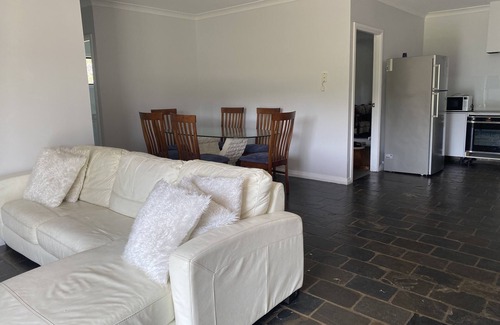 Jilliby House | Jilliby Guesthouse