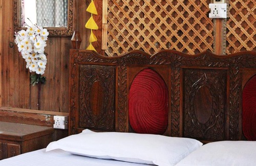 Srinagar Boat Rental | Jimmy's Houseboats