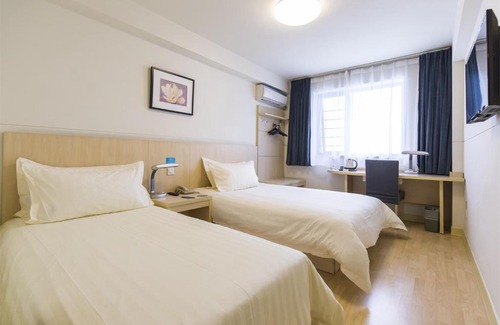 Xingqing Qu Hotel | Jinjiang Inn - Yinchuan New Moon Square