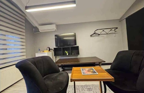 Rasimpasa Apartment | JirHouse Sarıköşk Suite Black (2+1 beds)