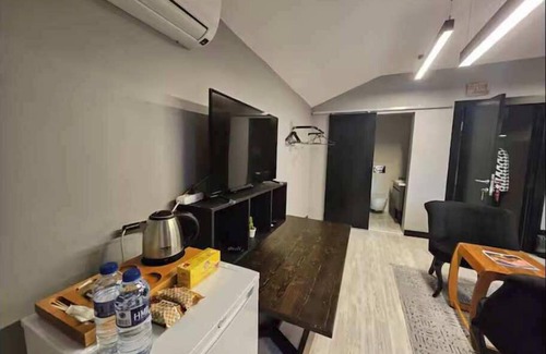 Rasimpasa Apartment | JirHouse Sarıköşk Suite Black (2+1 beds)