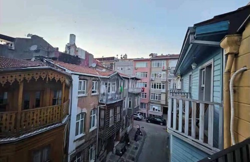 Rasimpasa Apartment | JirHouse Sarıköşk Suite Black (2+1 beds)