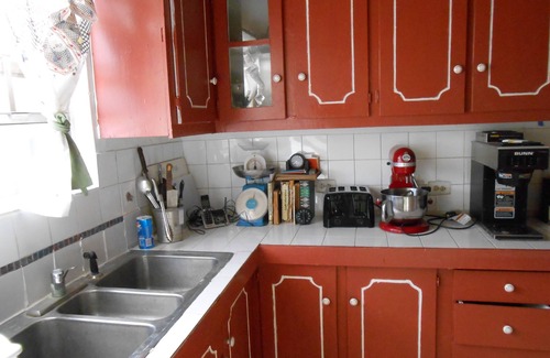 Gall Hill House | JO J'S HOSTEL GUEST HOUSE PRIVATE ROOM WITH BATH SLEEP 3