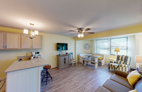 Oak Harbor Condo | Jo's Hideaway, for Lake Erie lovers, fishermen and birders! Sleeps 4