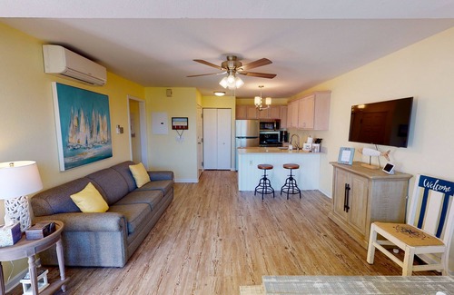 Oak Harbor Condo | Jo's Hideaway, for Lake Erie lovers, fishermen and birders! Sleeps 4