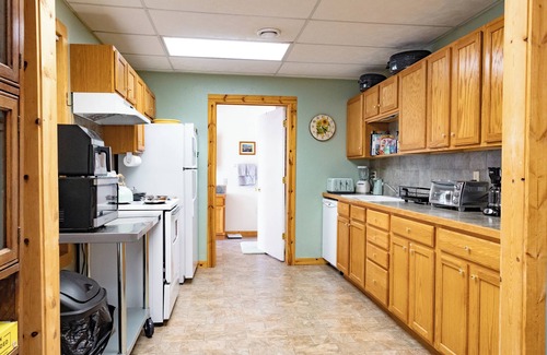 Emigrant Condo | John & Jeans Yellowstone Paradise Valley Mountaintop Escape, Open in Winter too!