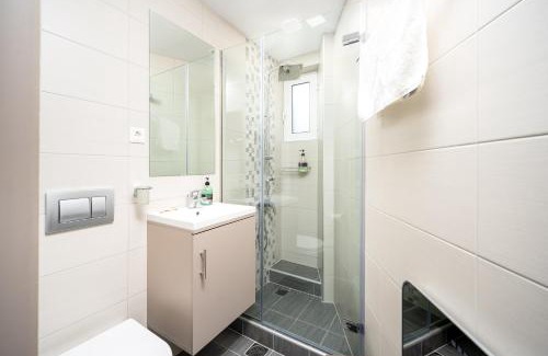 Aigio Apartment | John's city center roof studio flat -panorama view