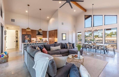 Johnson City House | Johnson City Limits Home