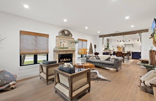 Johnson City House | johnson odiorne haus Near Wineries