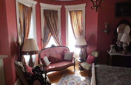 Keokuk Bed & Breakfast | Johnston Mansion Bed and Breakfast price shown is Vrbo Mansion price