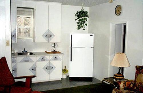 Edwardsburgh/Cardinal Hotel | Johnstown Motel