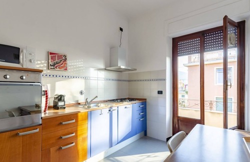 Albaro Apartment | JOIVY Apt for 7 Perfect for Families close to Beaches