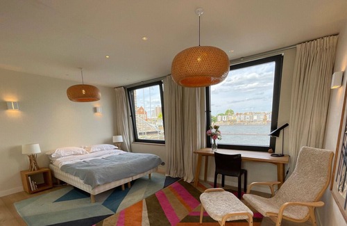 Addison Apartment | JOIVY Architectural gem w/ pool & terrace in West London