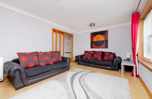 Pitlochry Apartment | JOIVY Beautiful House with Garden in Pitlochry