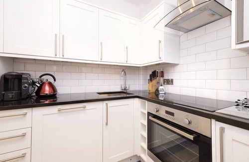 Old Town Apartment | JOIVY Charming 2-Bed Flat Near Edinburgh Castle