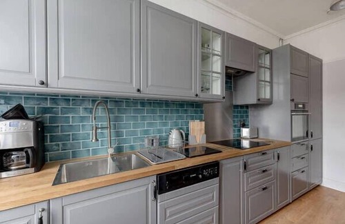 West End Apartment | JOIVY Glamorous 3-bed flat near City Centre