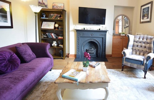Old Town Apartment | JOIVY Gorgeous Two Bedroom Apartment With Castle Views