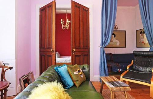 Old Town Apartment | JOIVY Iconic Colorful Home on the Royal Mile
