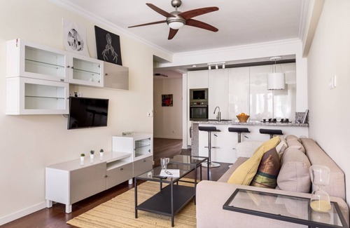 Carcavelos Apartment | JOIVY Impressive 2-bed flat near the beach