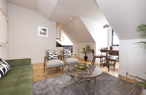 New Town Apartment | JOIVY Luxury Flat Near Edinburgh Castle