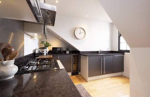 New Town Apartment | JOIVY Luxury Flat Near Edinburgh Castle