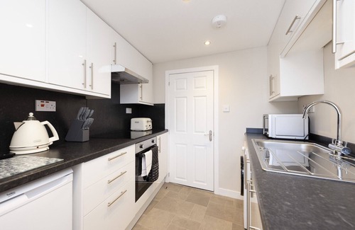 Perth Apartment | JOIVY Stylish 2-bed flat near Perth Museum