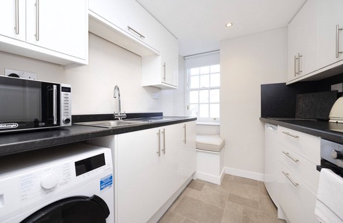 Perth Apartment | JOIVY Stylish 2-bed flat near Perth Museum