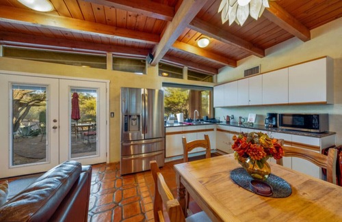 Tucson Apartment | Jojoba Studio (Ari) -