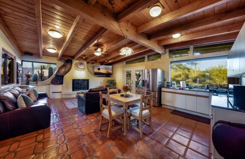 Tucson Apartment | Jojoba Studio (Ari) -