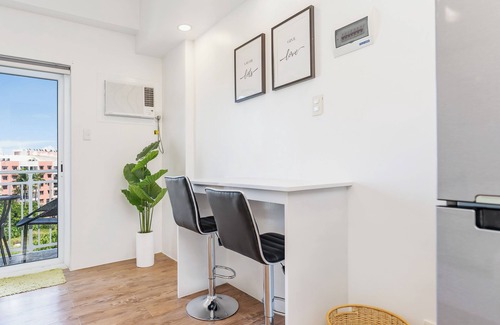 Mactan Export Processing Zone Apartment | Jolenia by J&J (Near Airport | Pool| WiFi)