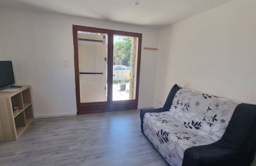 Entraigues-sur-la-Sorgue Apartment | Joli Appartement Pour 4 Personnes Avec Piscine