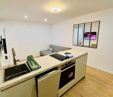 Universite Apartment | Joli appartement rénové incluant parking à 10 min de Paris