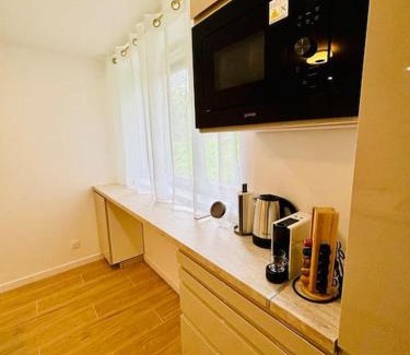 Universite Apartment | Joli appartement rénové incluant parking à 10 min de Paris
