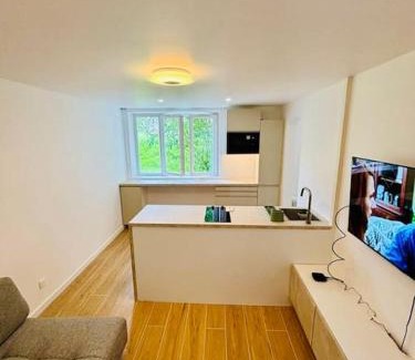 Universite Apartment | Joli appartement rénové incluant parking à 10 min de Paris